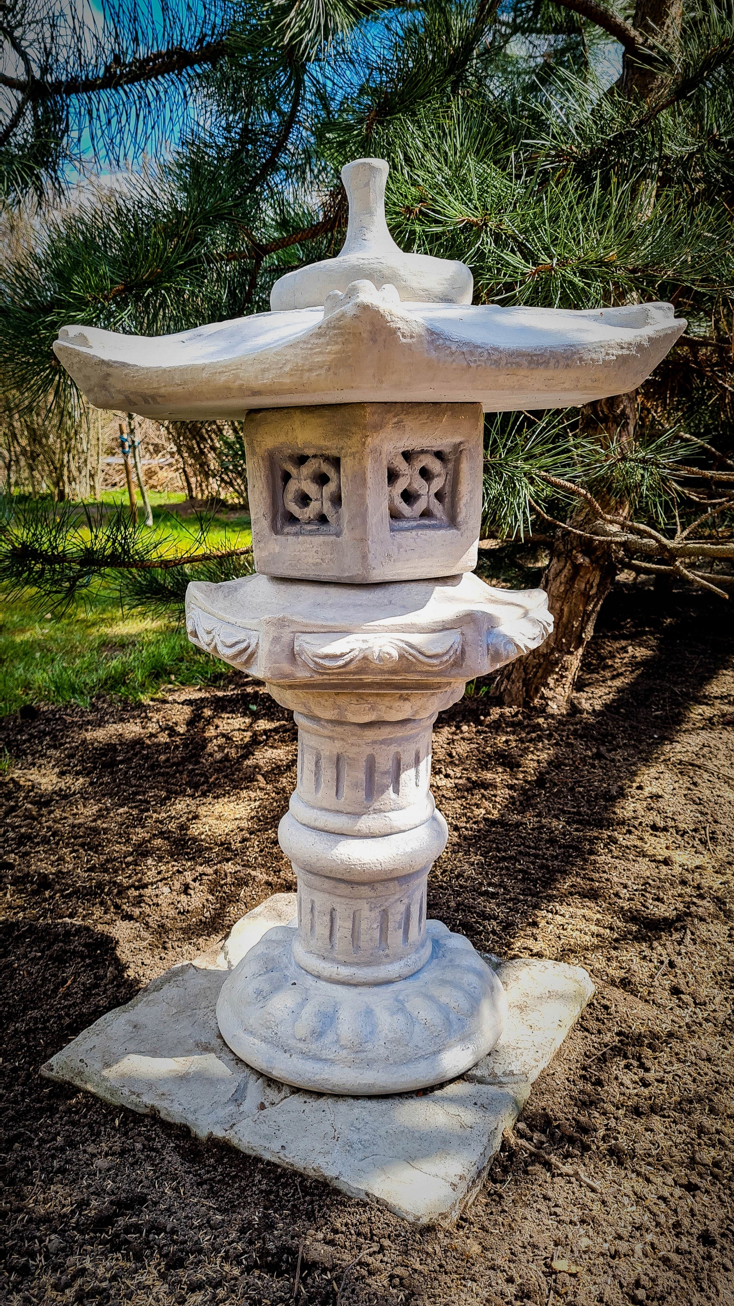 Záhradná lampa Pagoda Nikiri z roku 1909